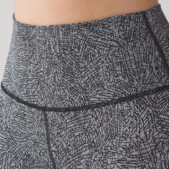 Lululemon High Times PantLine Up White Black sz4 - Picture 8 of 8